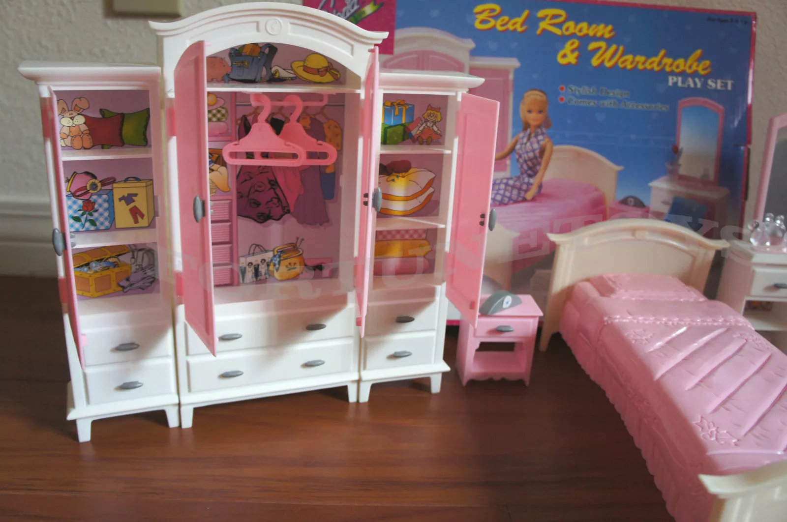 NEW GLORIA DOLL HOUSE FURNITURE BEDROOM & WARDROBE